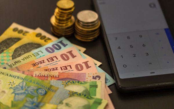 Deficitul României, în scădere, dar datoria externă crește în primele luni