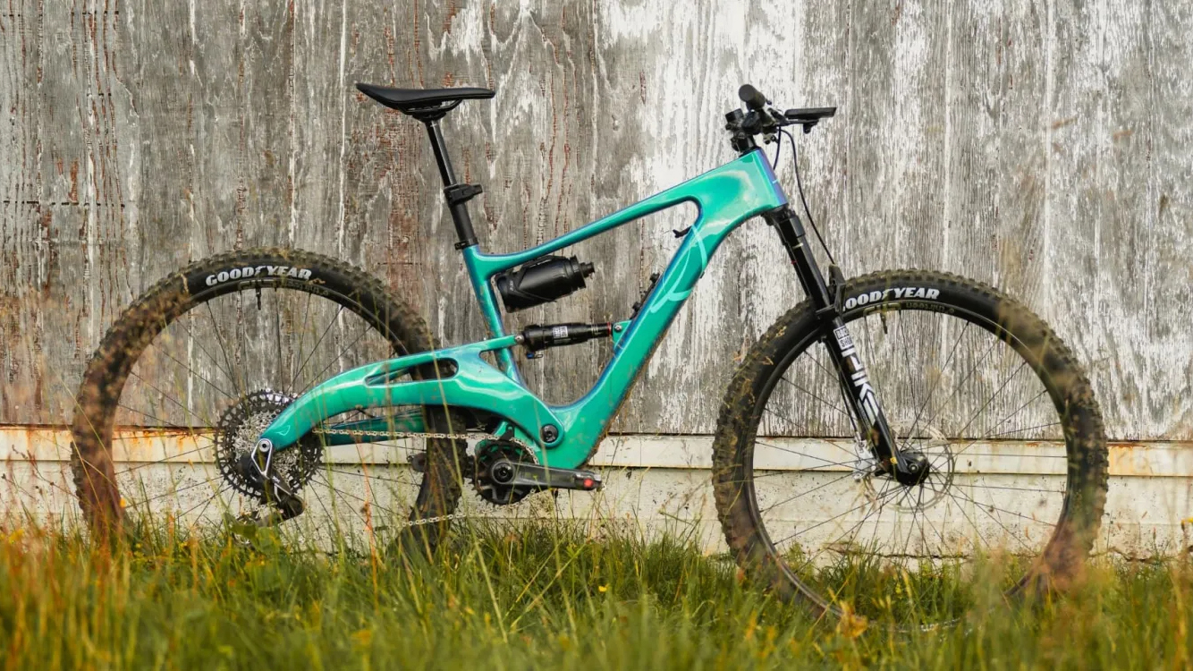 Lauf dezvăluie eElja, o bicicletă electrică de munte de greutate redusă, construită pentru performanță și versatilitate, în ciuda adevăratului premium al zonei de preț Cei de la Lauf, companie islandeză specializată în tehnologii de suspensie, aduc pe piața europeană și românească o bicicletă electrică de munte care se diferențiază prin greutate și design