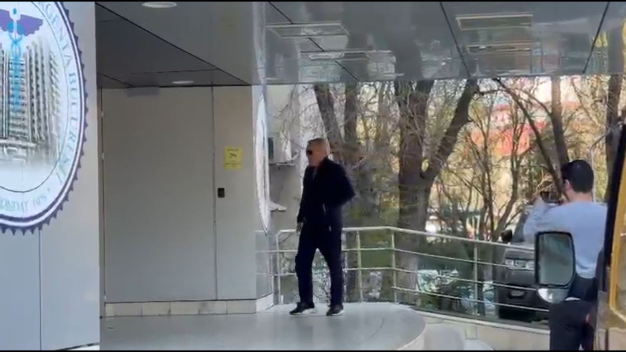 Mircea Lucescu, antrenorul de legendă al fotbalului românesc, se află internat în stare gravă la Spitalul Universitar de Urgență București, după ce a fost diagnosticat cu o afecțiune celor mai serioase