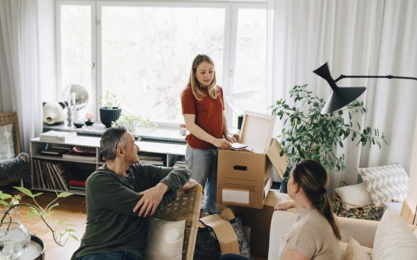 Generația Z, dependentă de părinți: Mulți primesc bani, mai ales pentru studii