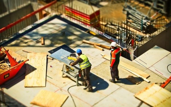 Scădere majoră în construcții: Două treimi din firme, în declin până în 2026