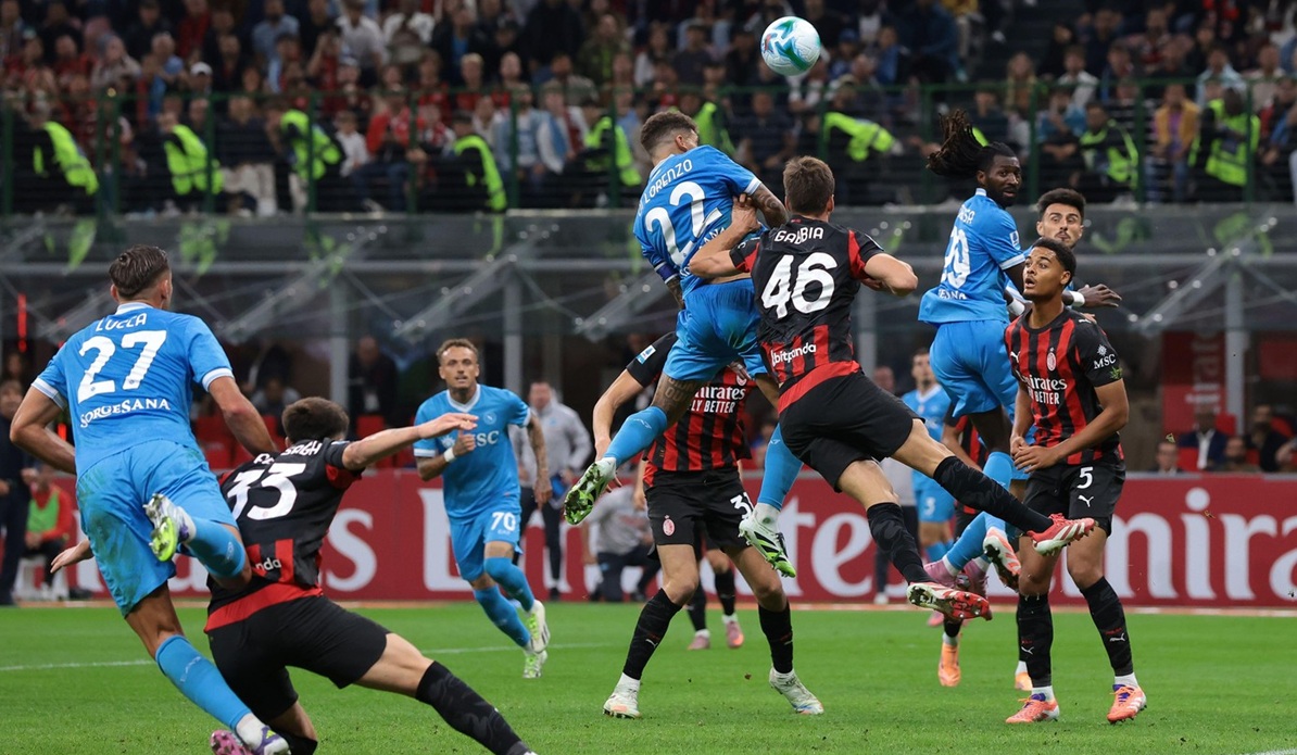 Napoli – AC Milan, duel crucial pentru locul secund din Serie A Partida dintre Napoli și AC Milan, programată pentru această seară de la ora 21:45, se anunță a fi unul dintre cele mai interesante și decisive din etapa a 31-a a campionatului italian