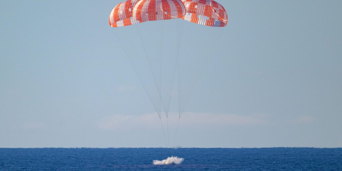 Astronauții Artemis II, Întoarcere Spectaculoasă pe Pământ După Misiunea Lunară (foto/video)