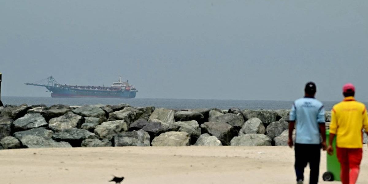 Iranul, lovit de sancțiuni: Suspendă exporturile de produse petrochimice