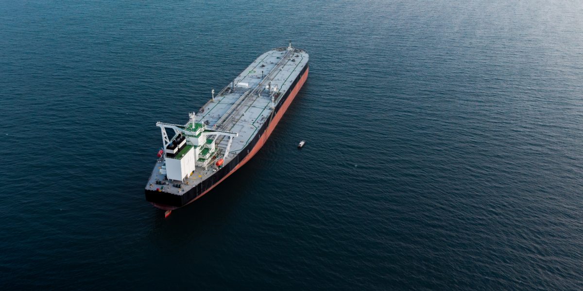 Trump prelungește suspendarea sancțiunilor contra petrolului rusesc