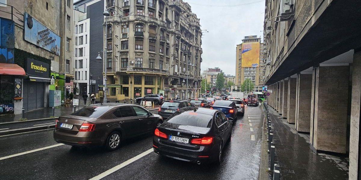 Semafoare BLOCATE în București: ZECE intersecții, din cauza unei defecțiuni electrice