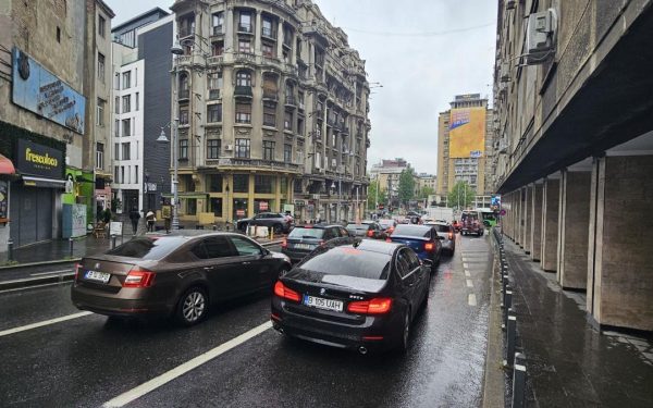 Semafoare BLOCATE în București: ZECE intersecții, din cauza unei defecțiuni electrice