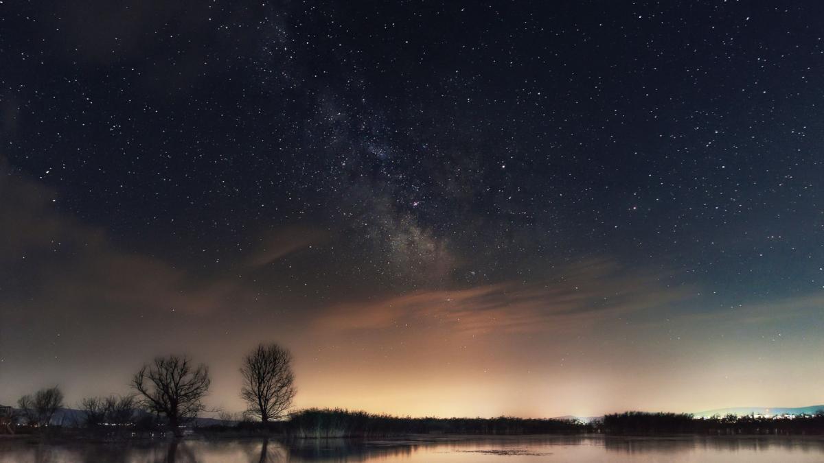 Autoritățile internaționale și experții în științe spațiale atrag atenția asupra planurilor controversate de a monta oglinzi reflectorizante în spațiu și de a spori cu până la un milion numărul sateliților de pe orbita joasă a Pământului