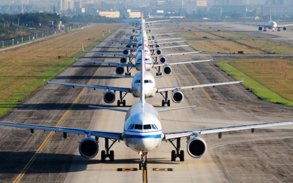 Atenție la călătorii: O nouă companie aeriană suspendă zborurile pe timpul verii