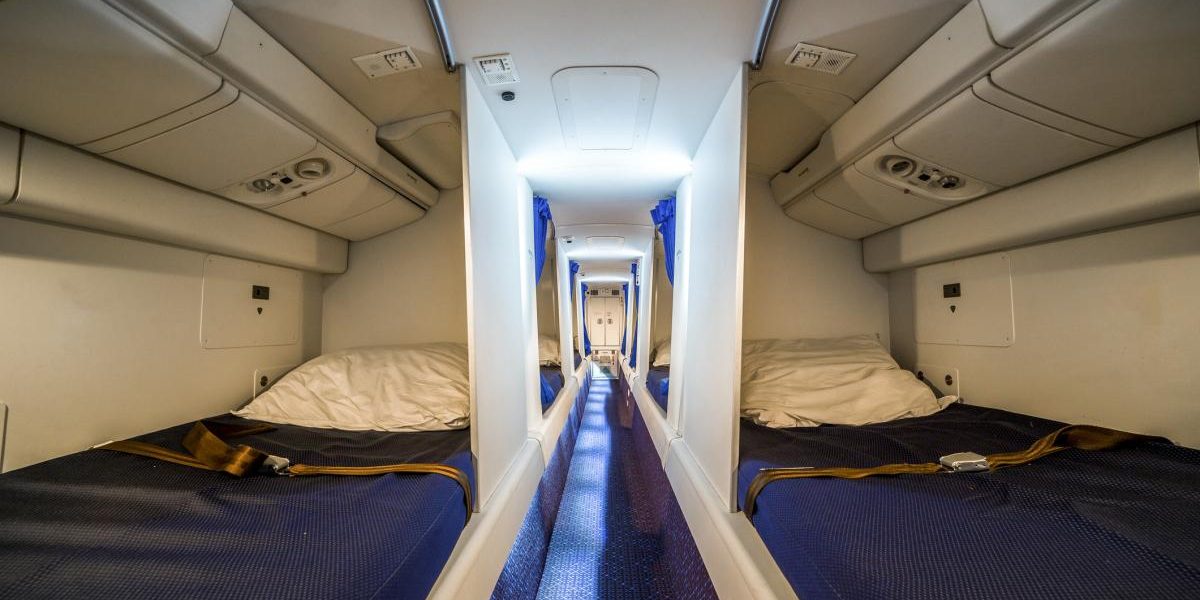 Capsule de dormit la clasa economică: Ce NU au voie pasagerii