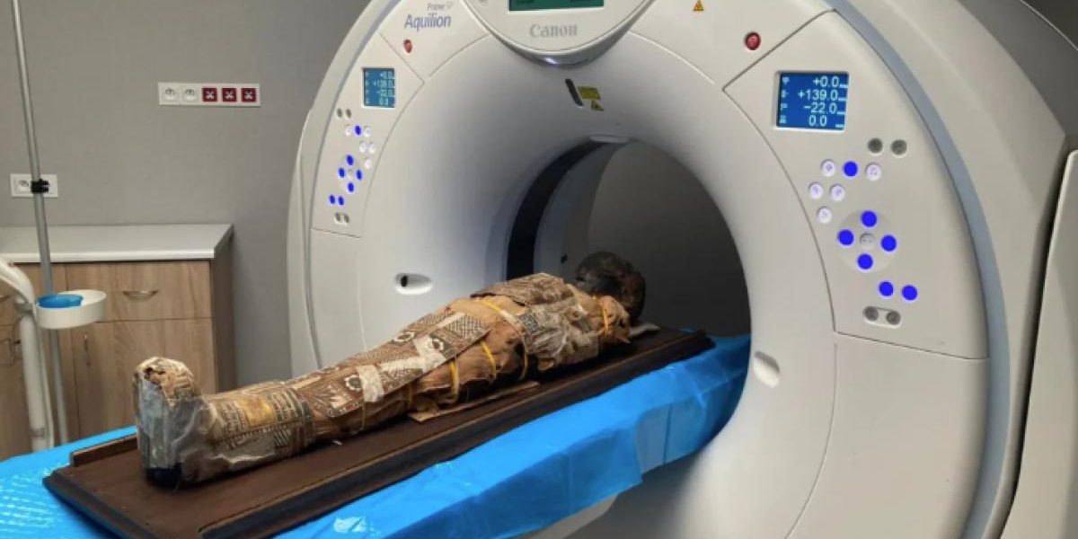 Mumie EGIPTEANĂ de 2000 de ani, secret pe piept: Arheologii, ȘOCAȚI de descoperire