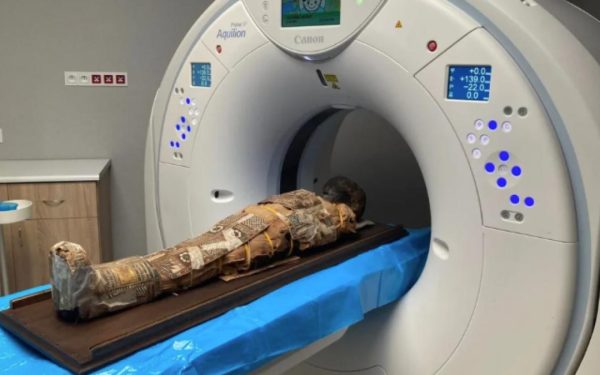 Mumie EGIPTEANĂ de 2000 de ani, secret pe piept: Arheologii, ȘOCAȚI de descoperire