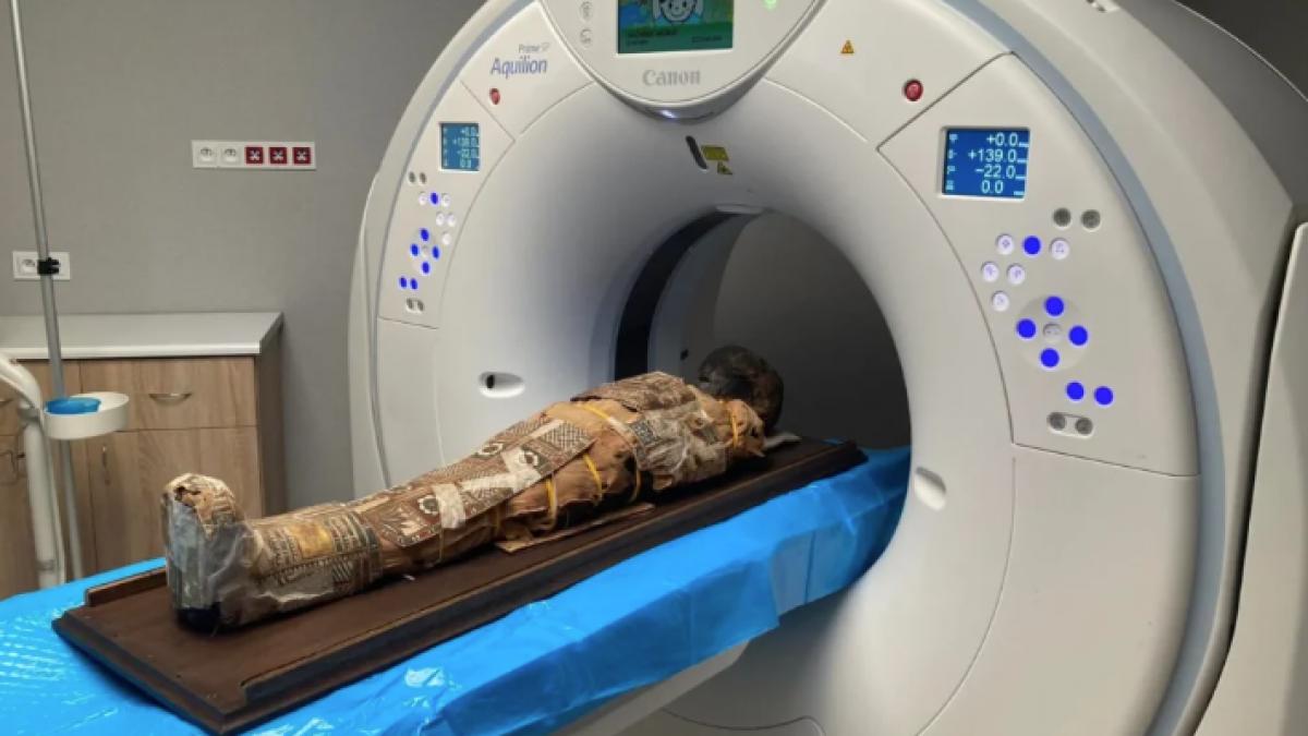 Mumie EGIPTEANĂ de 2000 de ani, secret pe piept: Arheologii, ȘOCAȚI de descoperire