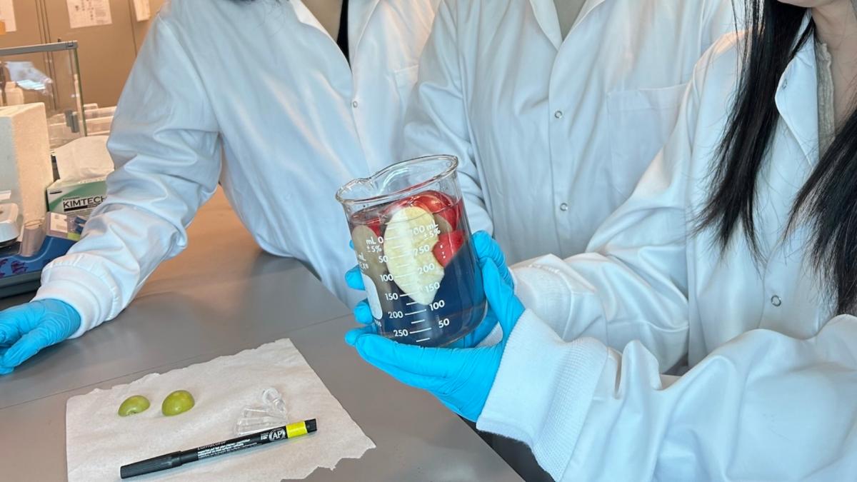 Nouă soluție naturală spală fructele de pesticide și le menține proaspete!