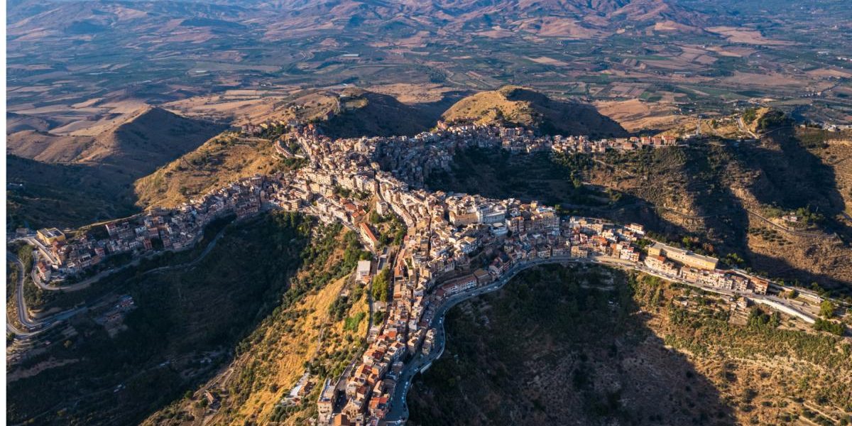 Nașul a adus turismul: Satul italian unde timpul a înghețat de 50 de ani