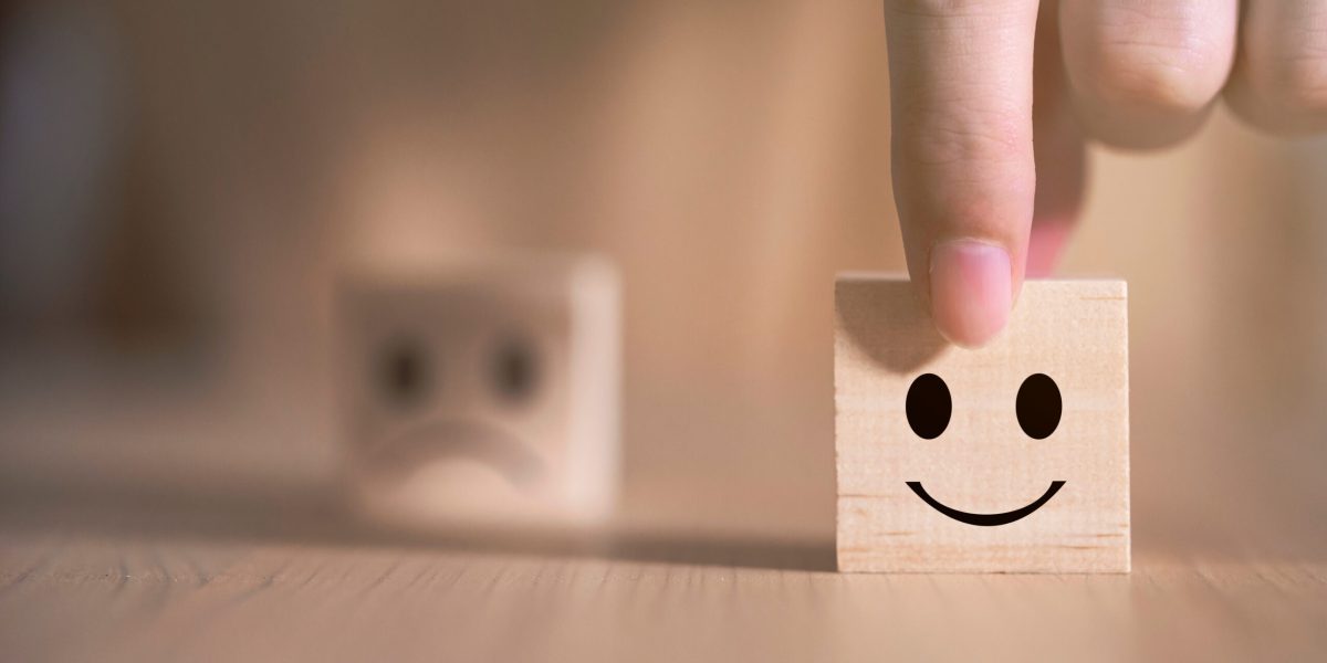 Frazele CAPCANĂ pe care le rostesc obsesiv cei nefericiți