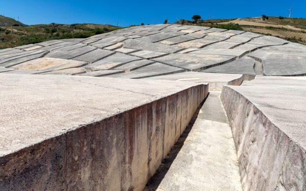 Betonul, un „Pompeii modern”: Orașul-simbol al artei contemporane
