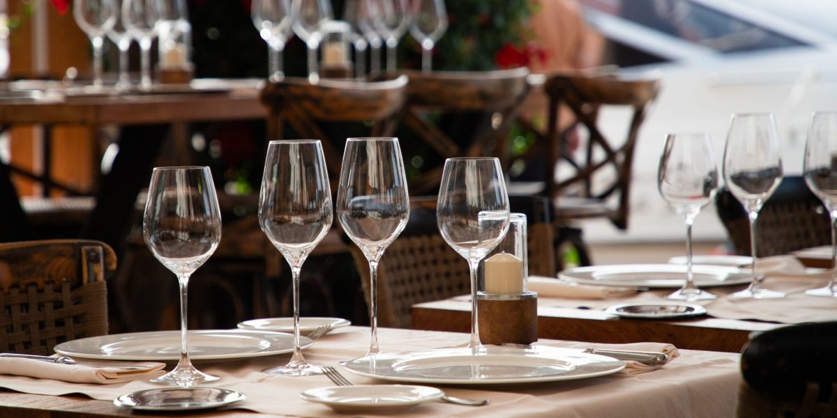 Gigantul Tech lansează roboți-chelneri în restaurante