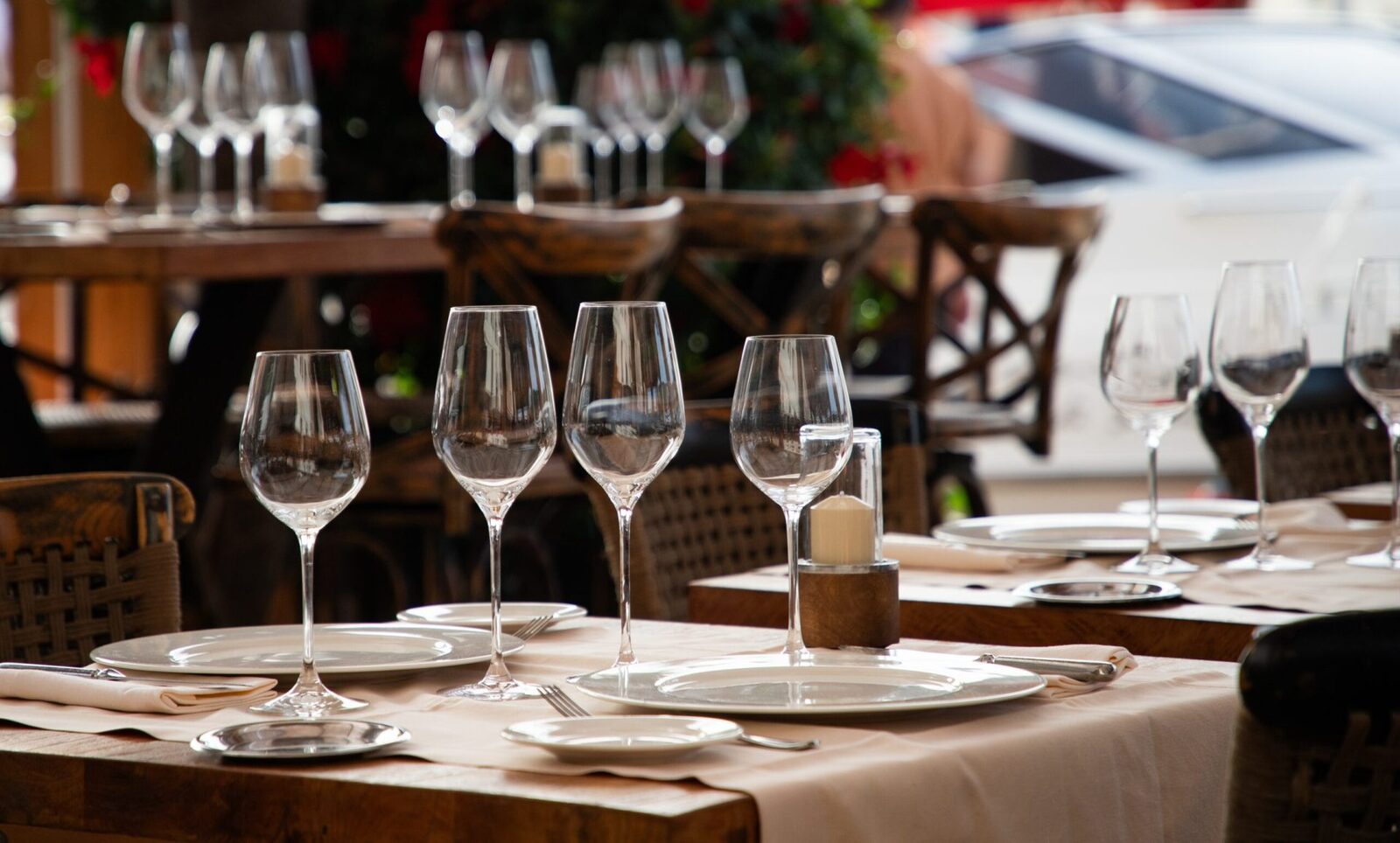 Gigantul Tech lansează roboți-chelneri în restaurante