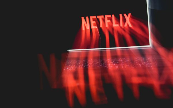 Netflix atacă YouTube: Intră în forță pe piața podcasturilor!