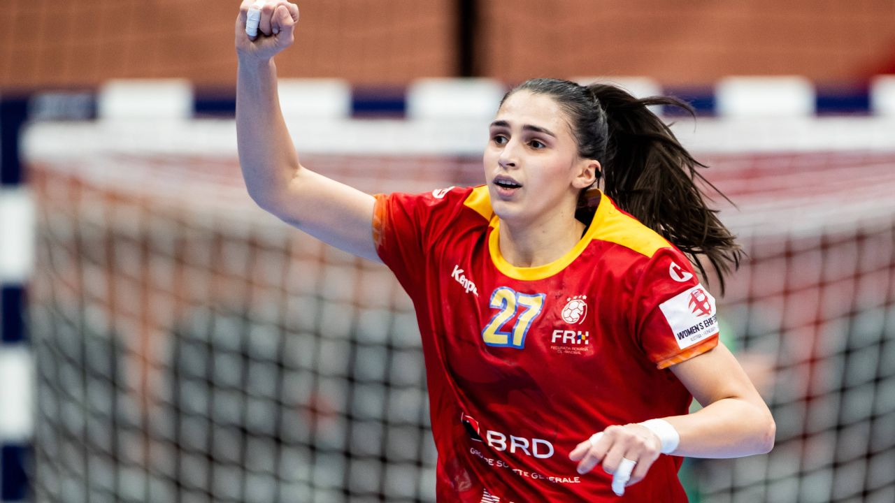 Echipa națională feminină de handbal a României se pregătește intens sub conducerea antrenorului OVIDIU Mihăilă, într-o perioadă crucială pentru performanțele sportive