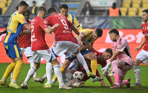 Datorii URIAȘE: Șefii clubului au șocat jucătorii cu măsura luată