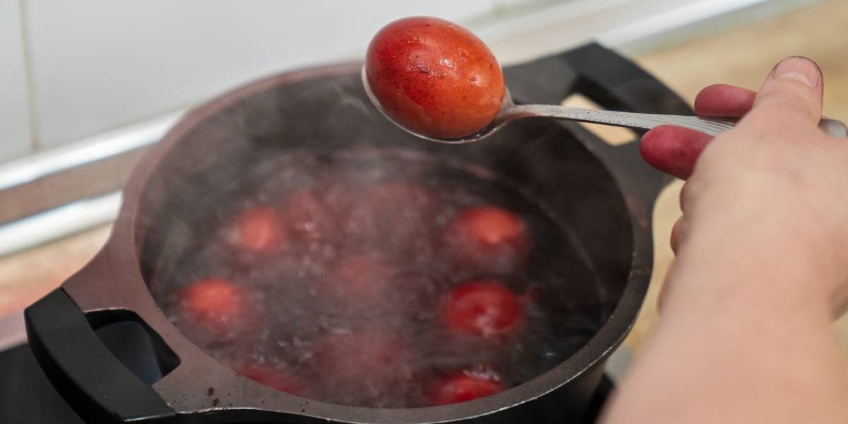 Piatră în stomac după Paște: Semne că ai mâncat prea multe ouă