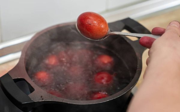 Piatră în stomac după Paște: Semne că ai mâncat prea multe ouă