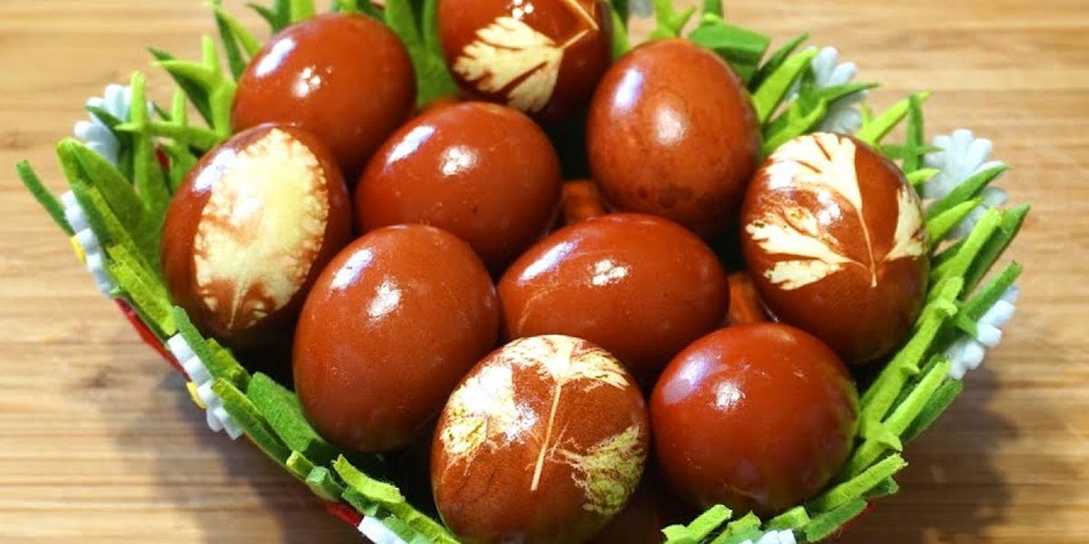 Ouă roșii, vopsite natural! Gospodinele din România aleg sfecla