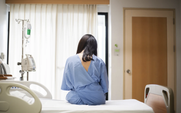 Pacienții cu cancer, la un pas de moarte: Radioterapia, blocată de stat în România