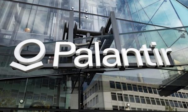 Trump laudă Palantir, dar acțiunile companiei se prăbușesc cu 15%