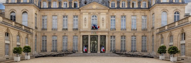 Percheziții-șoc la Palatul Elysee: Poliția, blocată în scandalul de corupție!