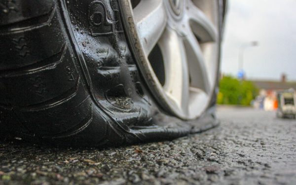 Noua „țeapă” cu pana: Cum eviți să fii jefuit când schimbi roata?