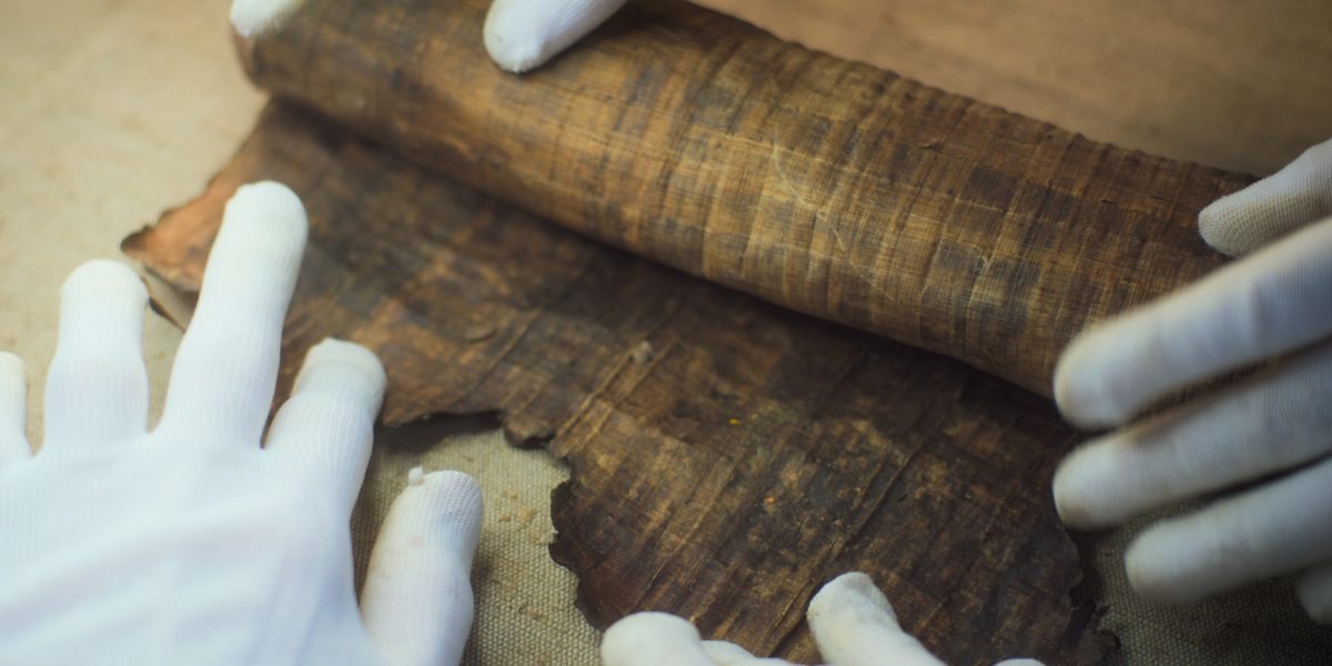 Papirus cu versuri din Iliada, găsit în mumie egipteană