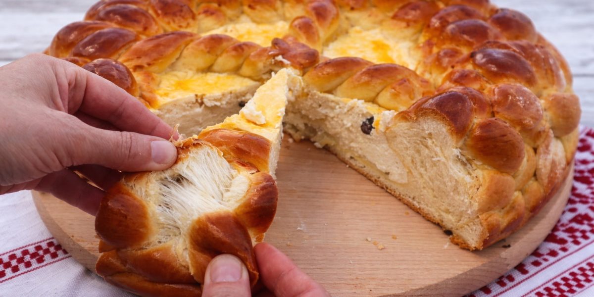 Rețeta de pască a bunicii: brânză, stafide și gustul Paștelui în România