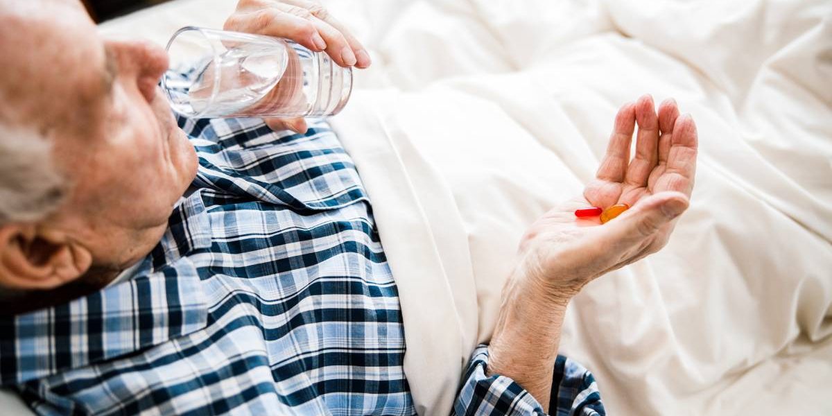 Obiceiuri banale care-ți fac rău: De ce NU te întinzi după pastile