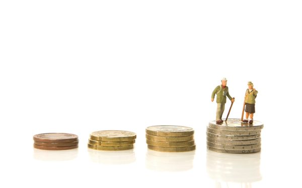 Pensii mai mici în România: Numărul beneficiarilor scade față de 2025