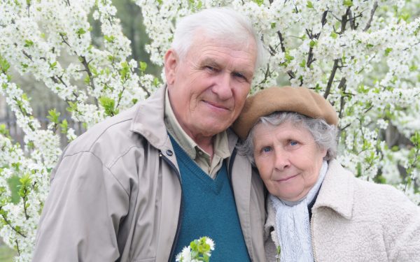 Pensii majorate pentru cupluri: Statul oferă bonus la puncte. Unde pot beneficia românii?