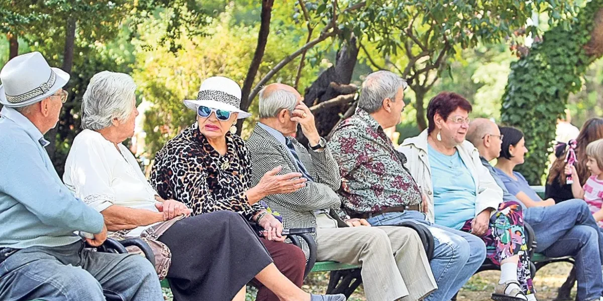 Pensionarii VULNERABILI, loviți de o nouă scumpire în 2026