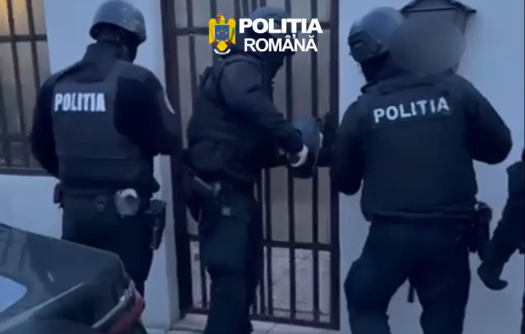 Doi bărbați și o femeie, anchetați pentru furt în București