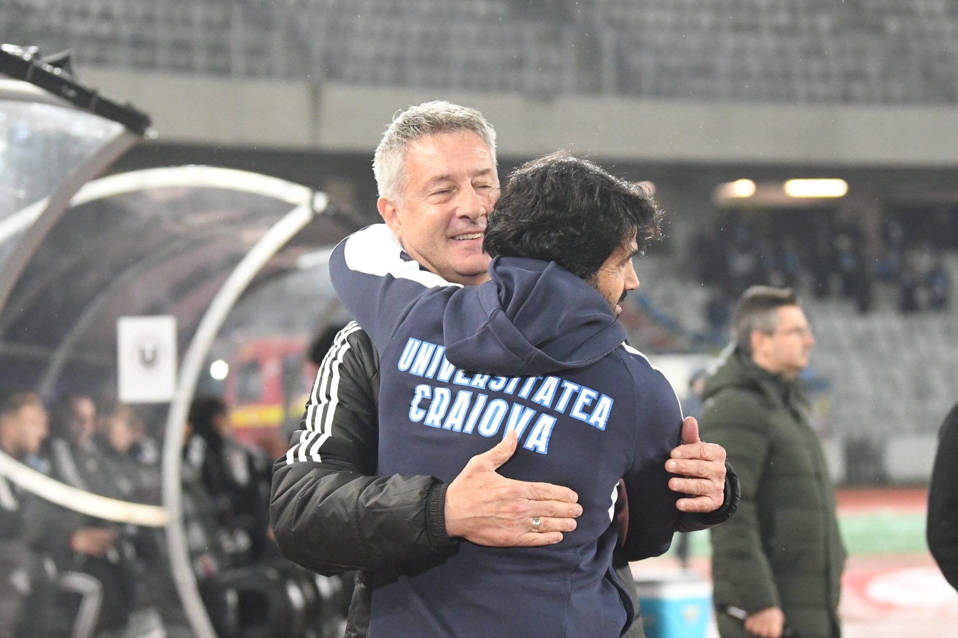 Universitatea Craiova și Universitatea Cluj pe primul loc în play-off după runda a treia Duetul Universitatea Craiova și Universitatea Cluj se află în fruntea clasamentului după deja trei etape din play-off, având același număr de puncte