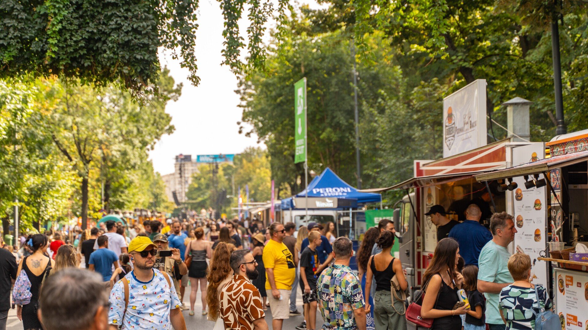 Locuitorii din zona Bulevardul Kiseleff au inițiat o petiție împotriva organizării frecvente a festivalurilor comerciale în apropierea parcului cu același nume, fiind nemulțumiți de impactul acestor evenimente asupra mediului, liniștii și spațiului public