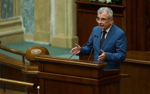 Scădere, inflație, nu ceartă! Guvernul Bolojan, pus la zid pentru economia prăbușită