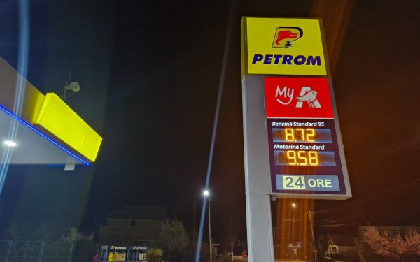 Petrom a redus prețurile la pompă pentru benzină și motorină, o mișcare care ar putea oferi o mică ușurare șoferilor români
