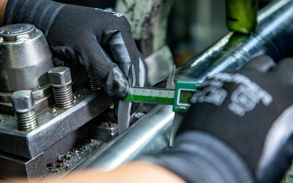 UE lovește importurile de oțel: Taxe mari peste cotă, acordul comercial zguduie piața