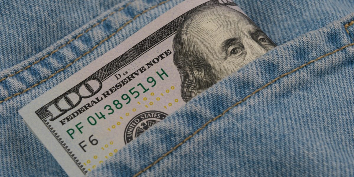 Inflația în SUA, în creștere: Carburanții au împins-o la 3,3%