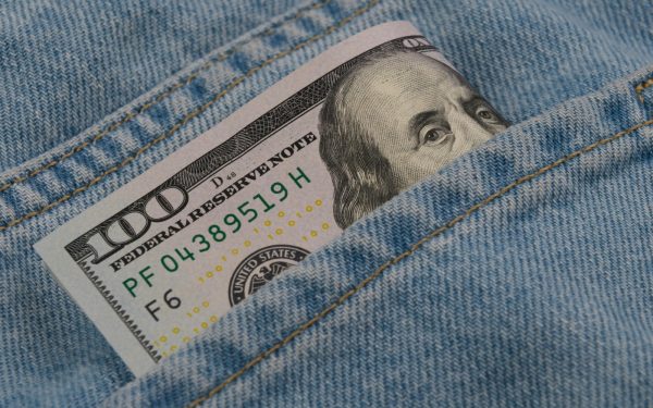 Inflația în SUA, în creștere: Carburanții au împins-o la 3,3%