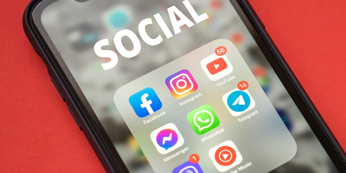 Meta, anchetată de Comisia Europeană: Rivalii AI, acces restricționat la WhatsApp