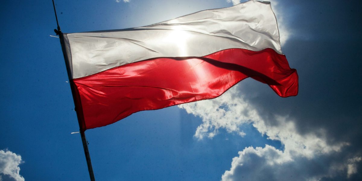 Polonia, pe urmele României la deficit: Cum stăm cu datoriile în UE?