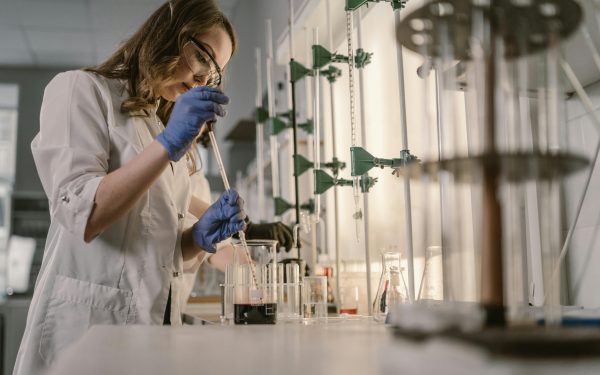 CE dă Europa cercetătorilor postdoctorali: 400 milioane euro